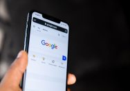 Ilustrasi Google di HP.(Unsplash/Solen Feyissa)